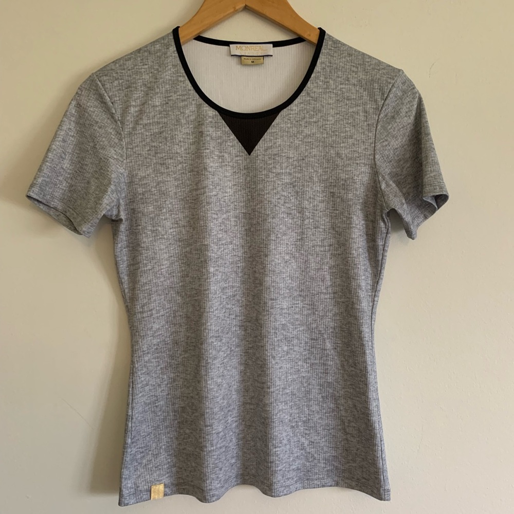 Monreal London Gray Ribbed Performance Sport Top, Medium